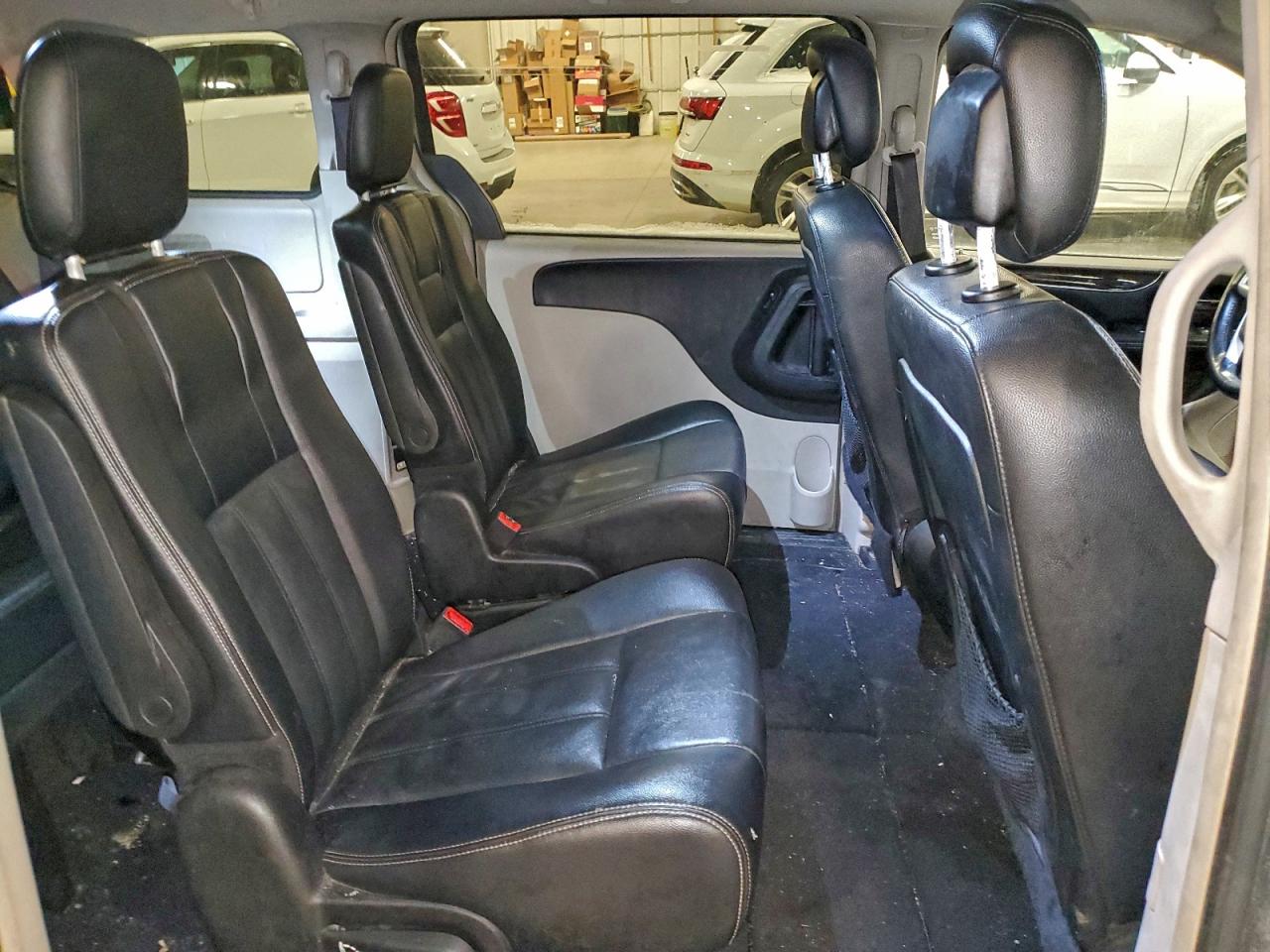 2015 CHRYSLER TOWN & COUNTRY TOURING photo 11