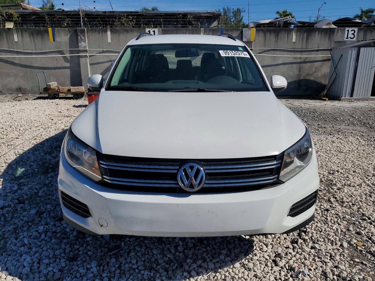 2017 VOLKSWAGEN TIGUAN S photo 5