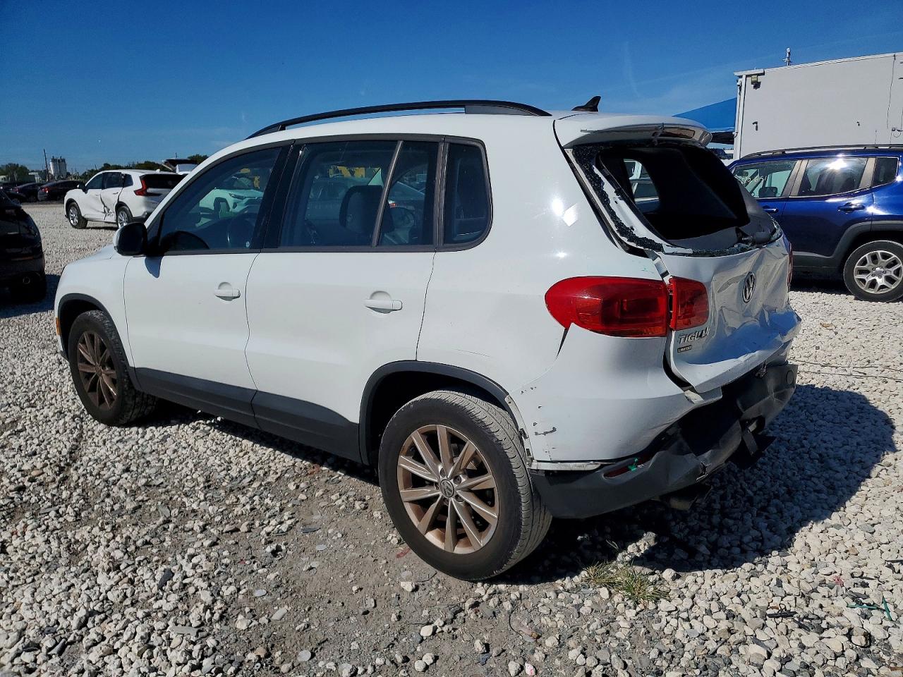 2017 VOLKSWAGEN TIGUAN S photo 2