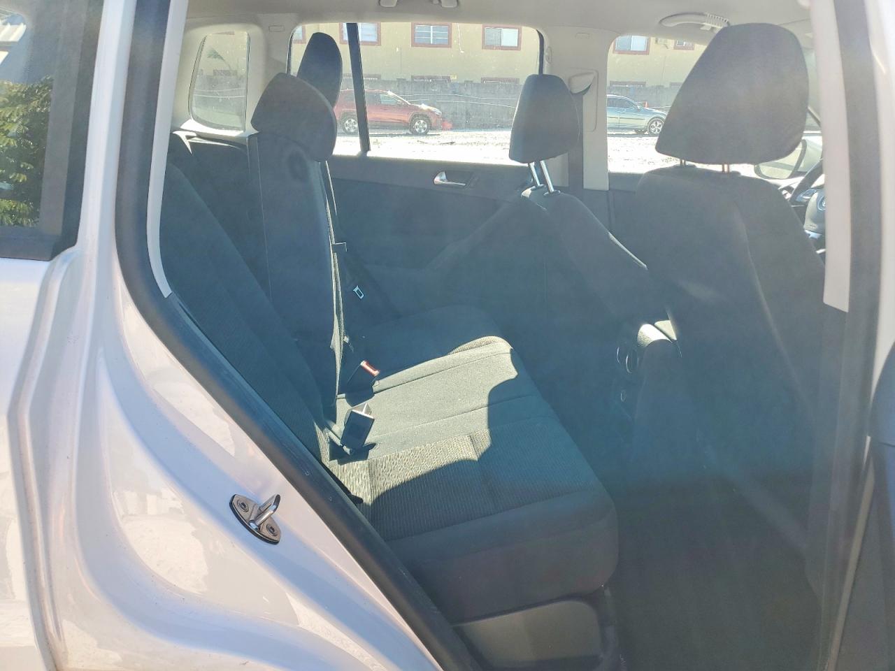2017 VOLKSWAGEN TIGUAN S photo 11