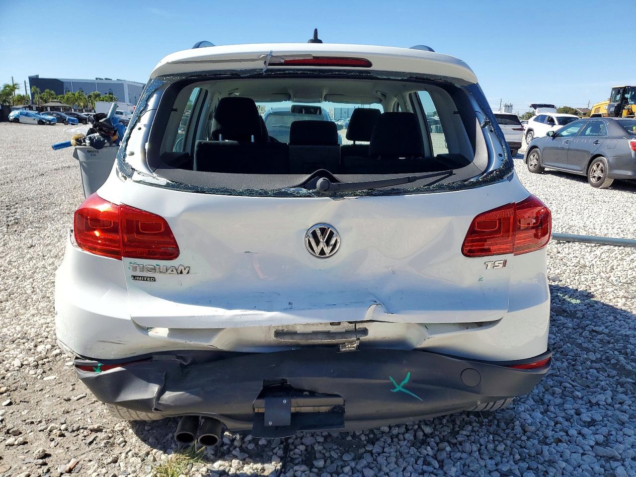 2017 VOLKSWAGEN TIGUAN S photo 6