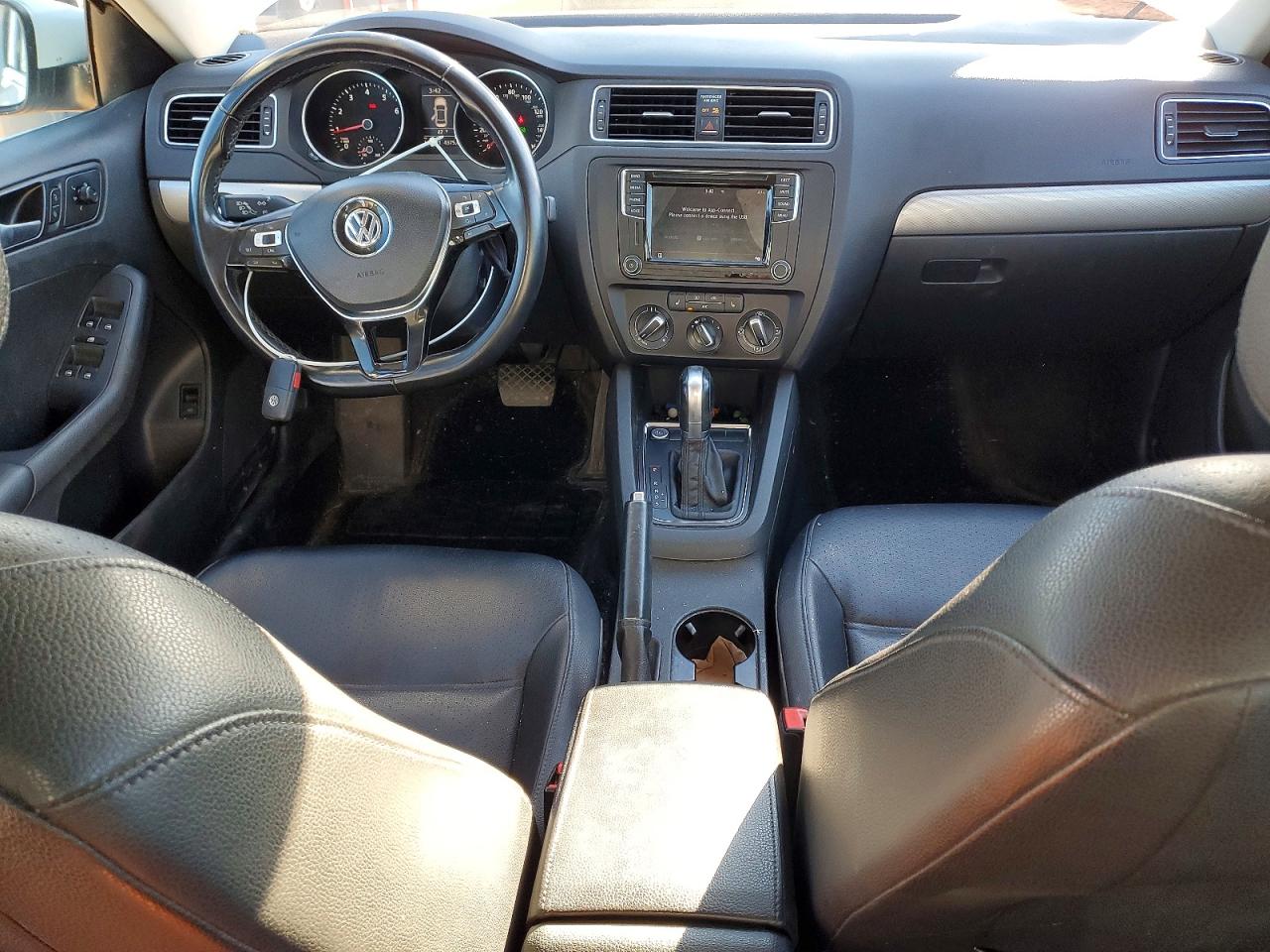 2017 VOLKSWAGEN JETTA SE photo 8