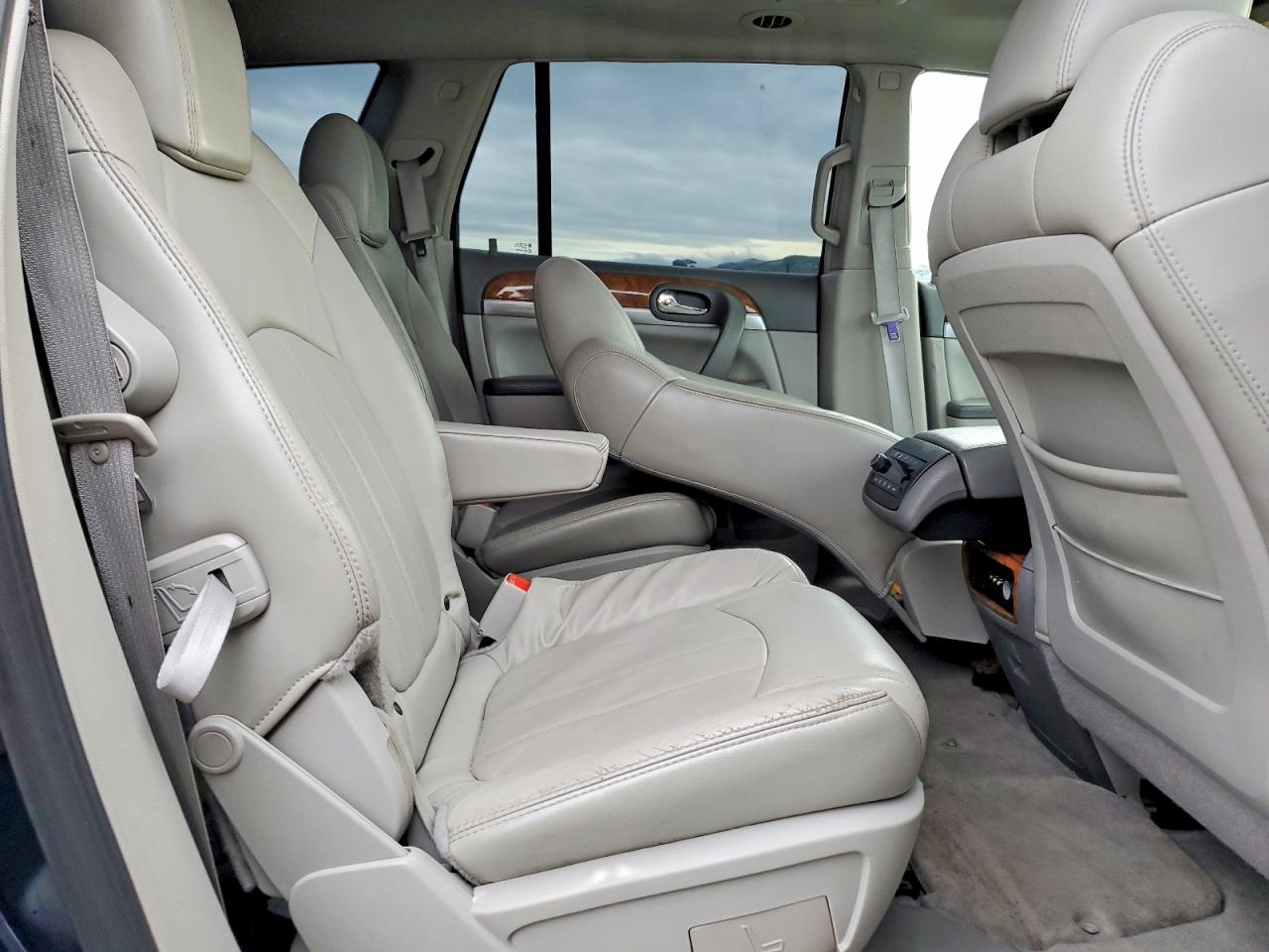 2008 BUICK ENCLAVE CXL photo 11
