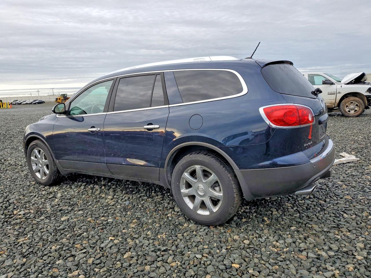 2008 BUICK ENCLAVE CXL photo 2