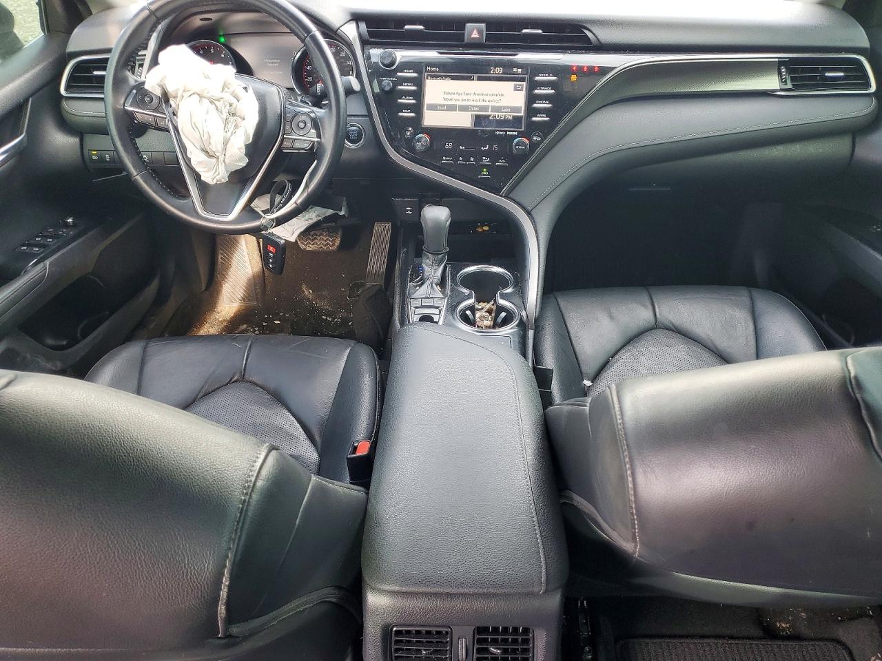 2019 TOYOTA CAMRY XSE photo 8