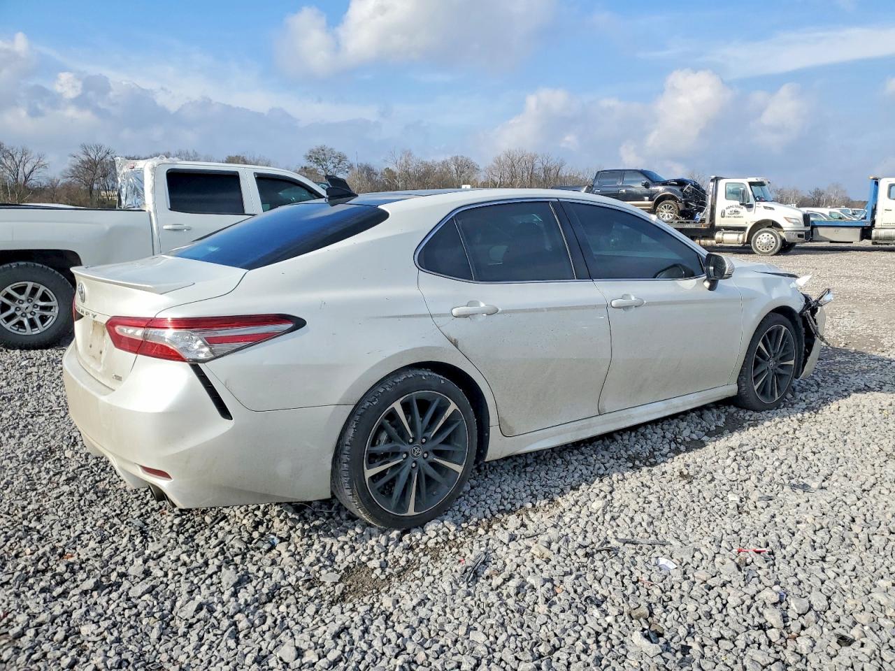 2019 TOYOTA CAMRY XSE photo 3