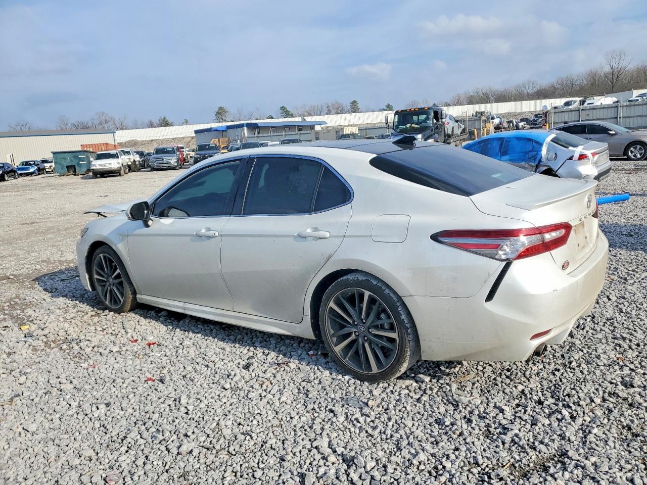 2019 TOYOTA CAMRY XSE photo 2