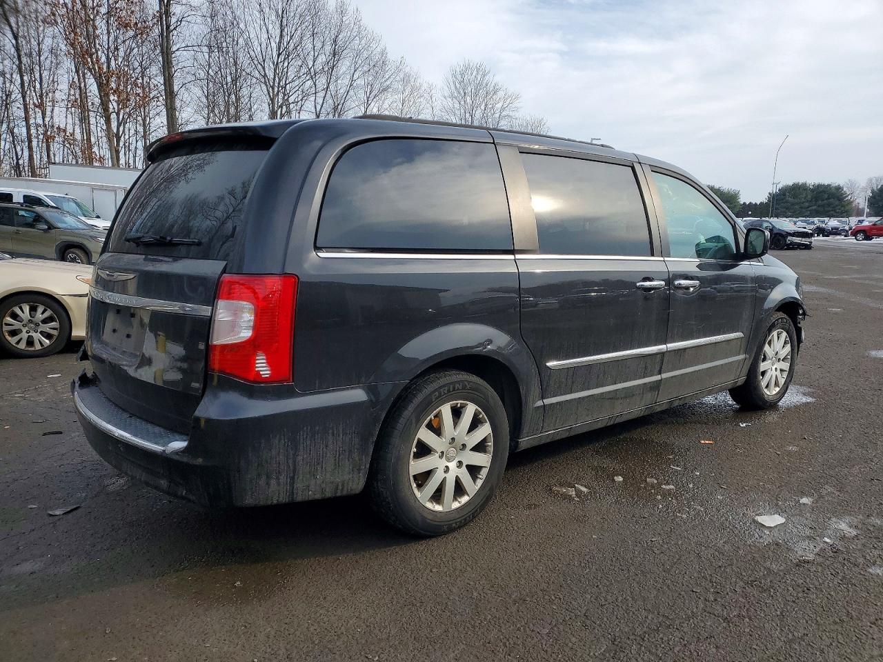 2015 CHRYSLER TOWN & COUNTRY TOURING photo 3