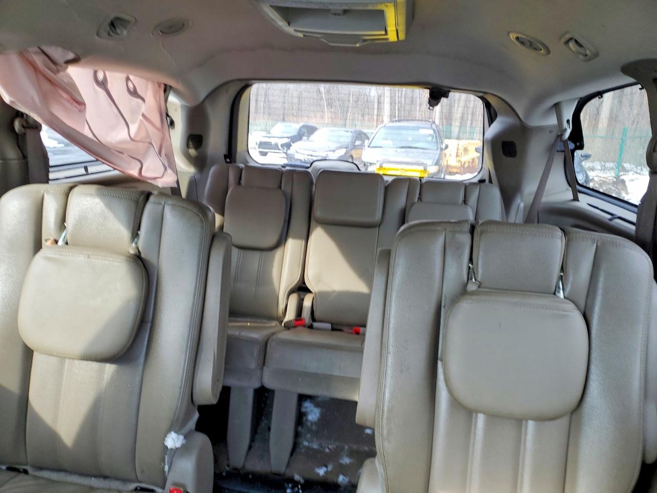 2015 CHRYSLER TOWN & COUNTRY TOURING photo 10