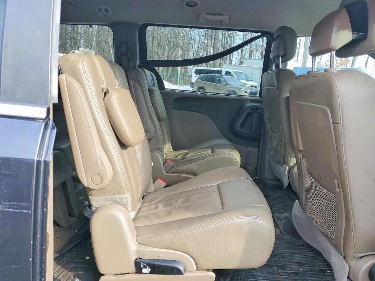 2015 CHRYSLER TOWN & COUNTRY TOURING photo 11