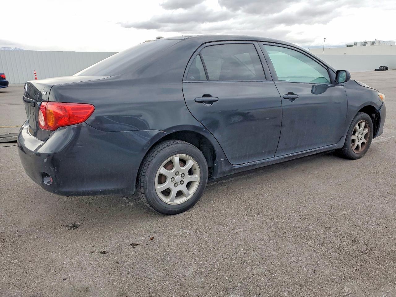 2010 TOYOTA COROLLA BASE photo 3