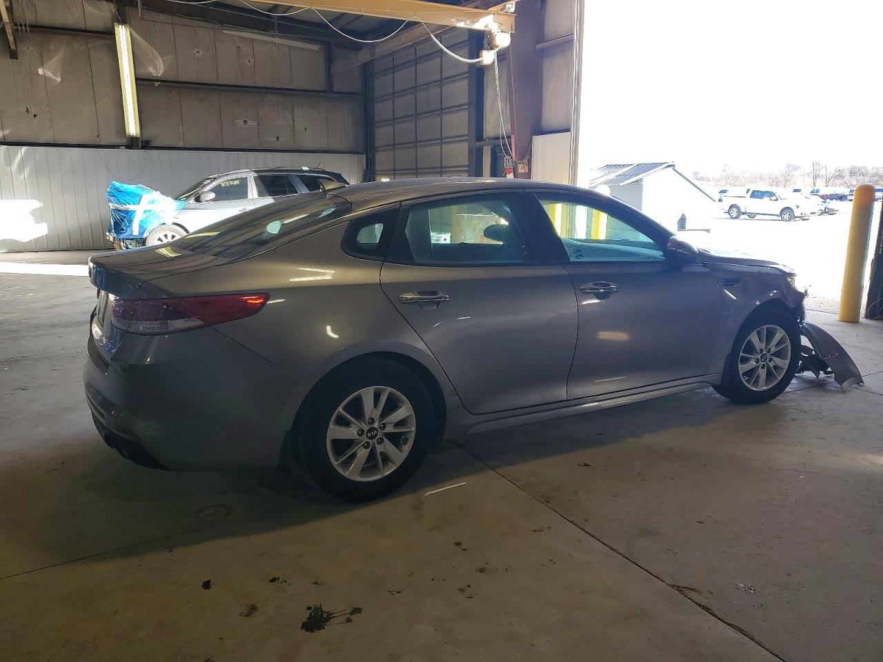 2016 KIA OPTIMA LX photo 3