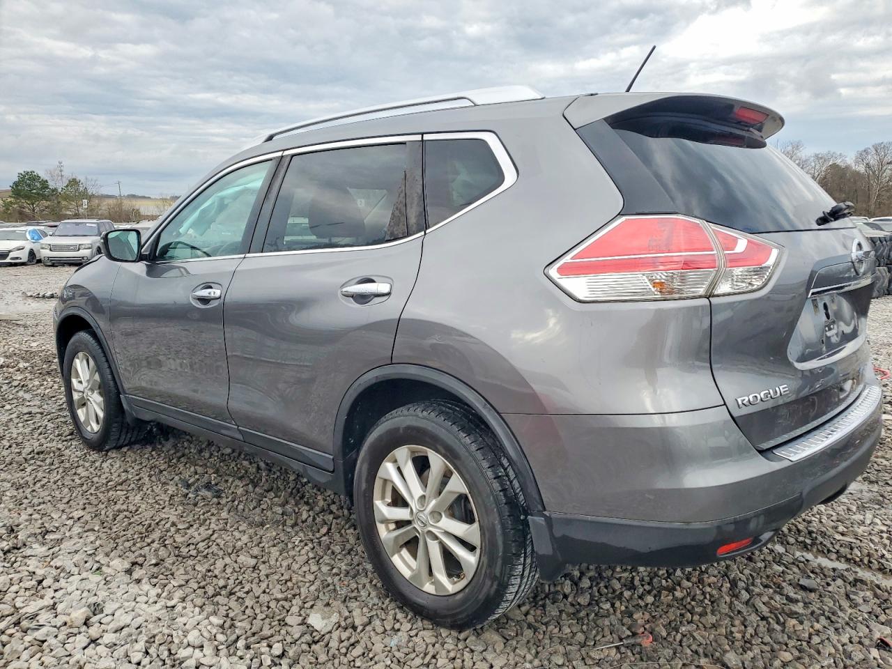 2016 NISSAN ROGUE SV photo 2
