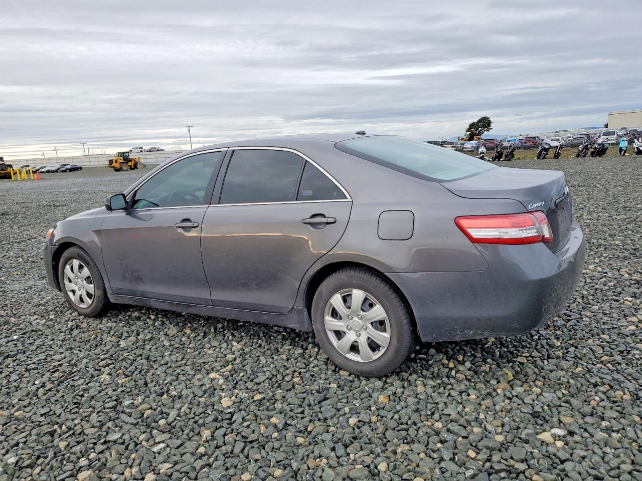 2011 TOYOTA CAMRY BASE photo 2