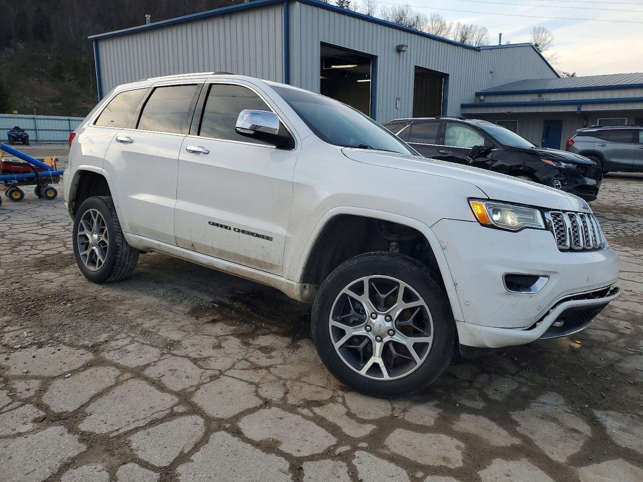 2020 JEEP GRAND CHEROKEE OVERLAND photo 4