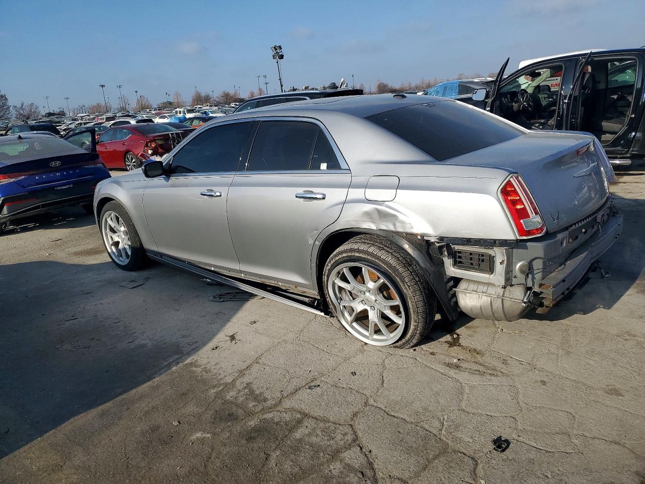 2011 CHRYSLER 300C photo 2