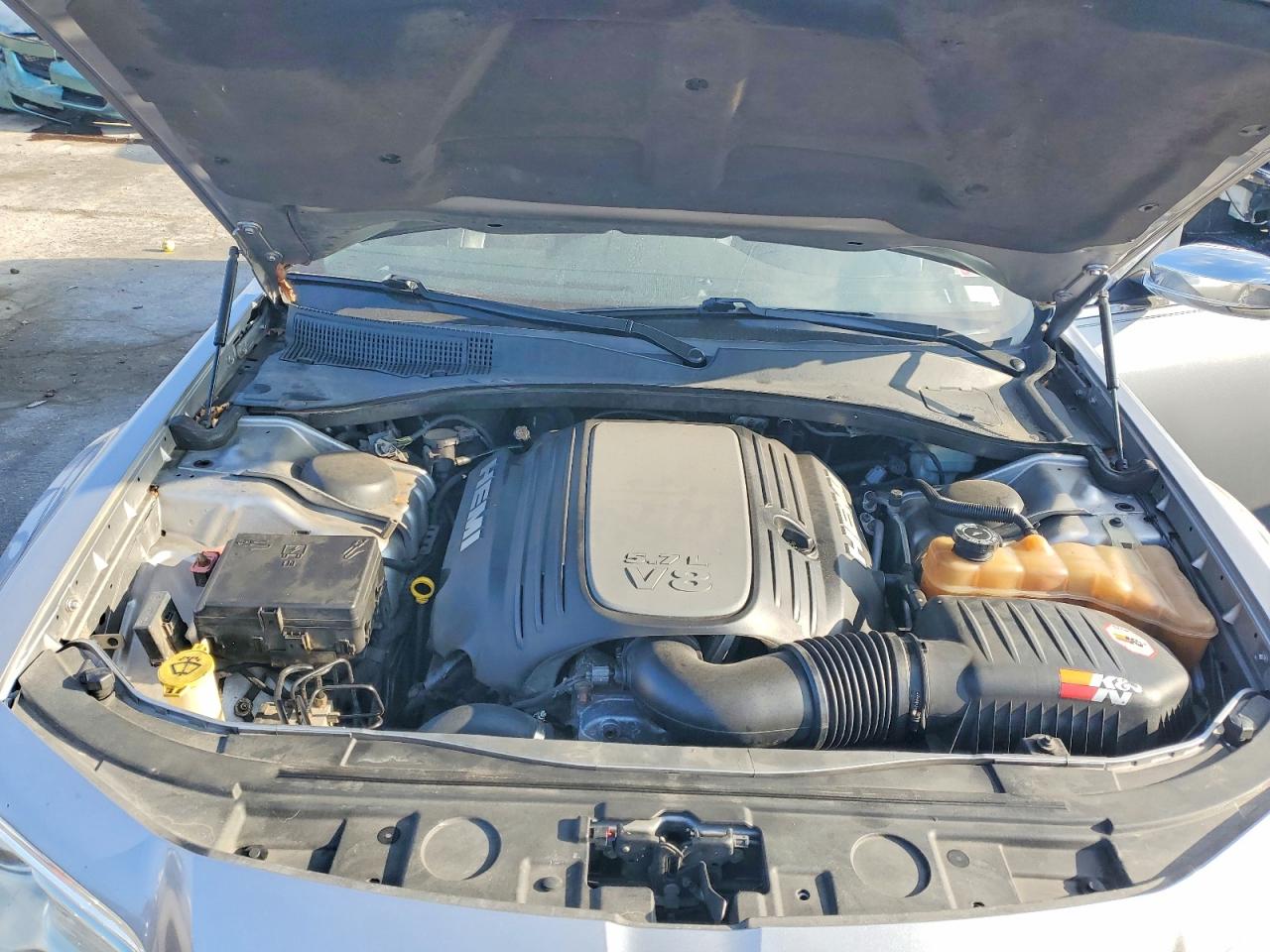 2011 CHRYSLER 300C photo 11