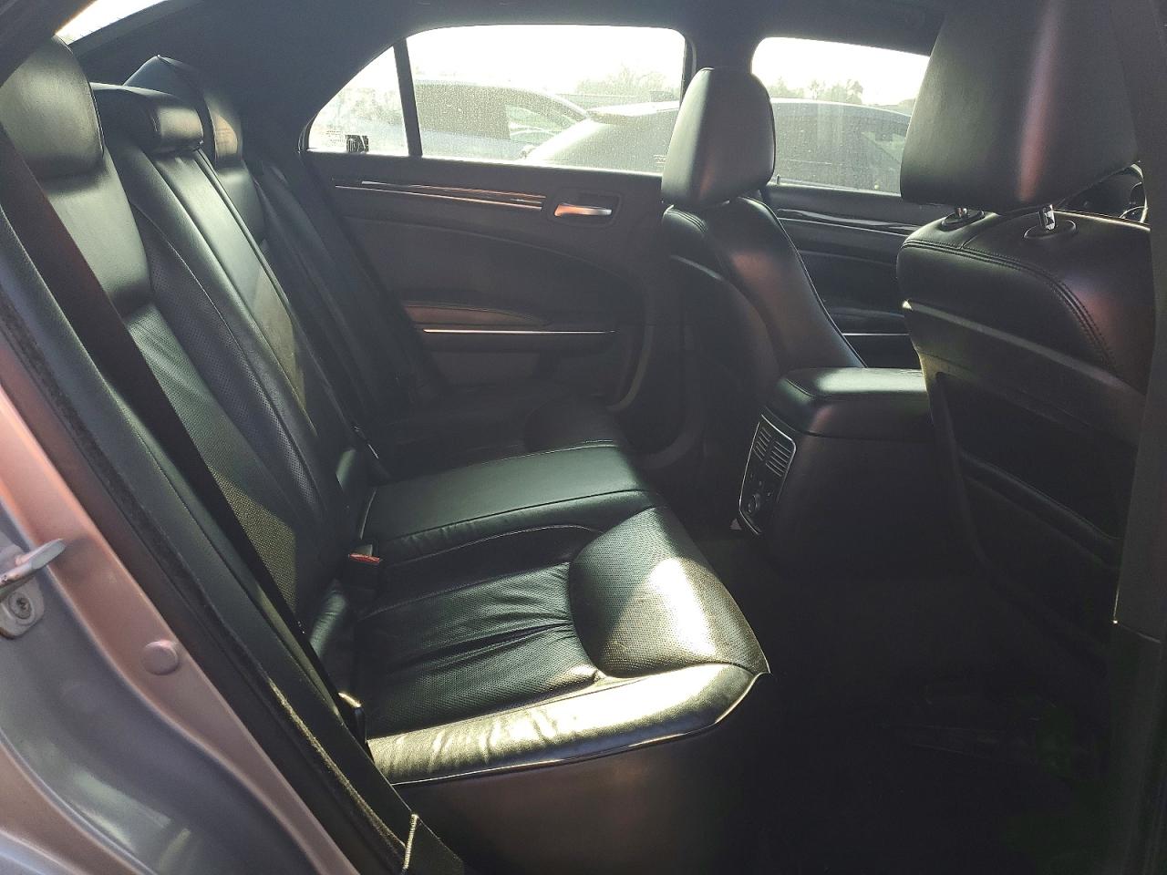 2011 CHRYSLER 300C photo 10