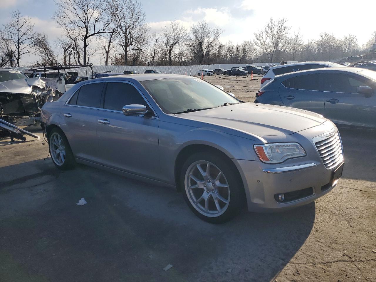 2011 CHRYSLER 300C photo 4
