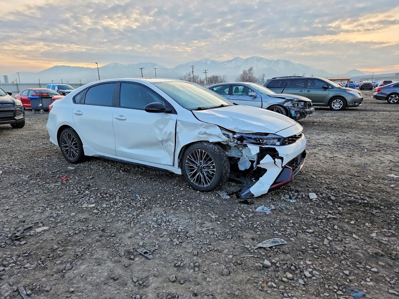 2023 KIA FORTE GT LINE photo 4