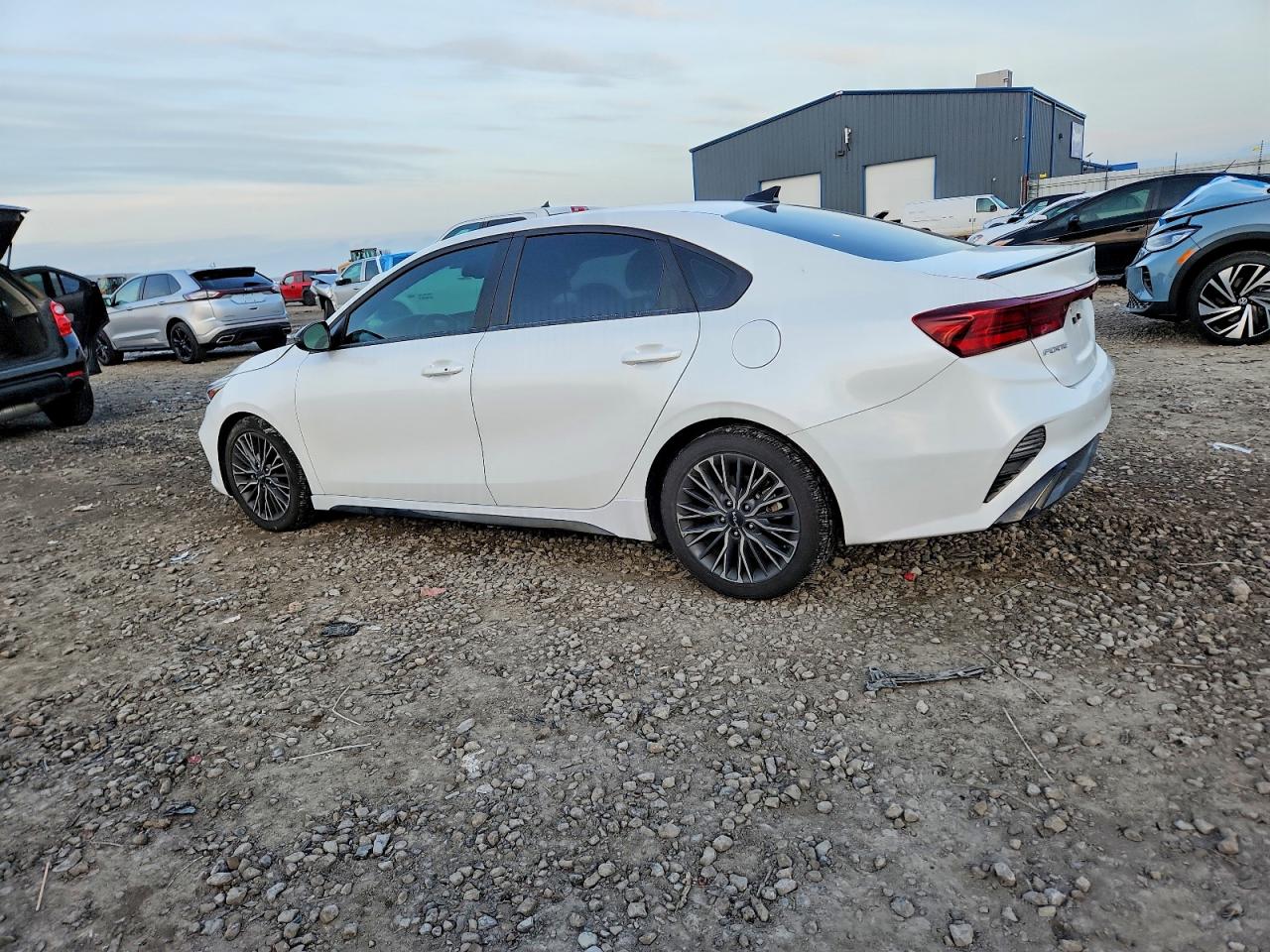 2023 KIA FORTE GT LINE photo 2