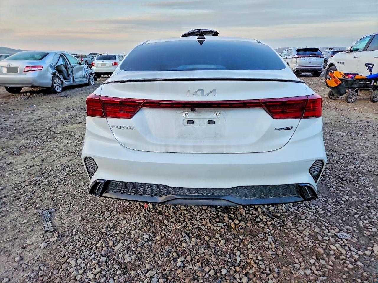 2023 KIA FORTE GT LINE photo 6