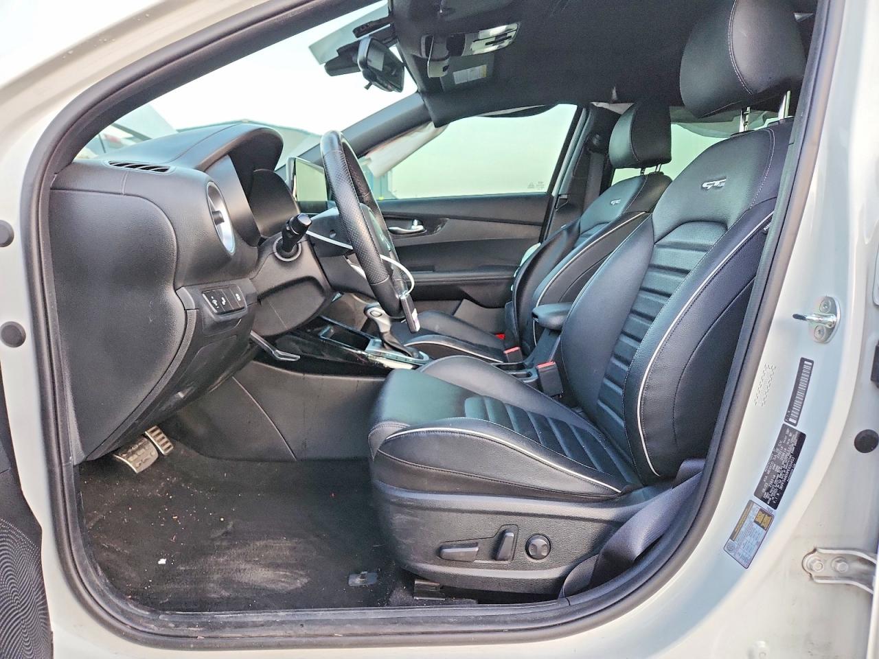 2023 KIA FORTE GT LINE photo 7