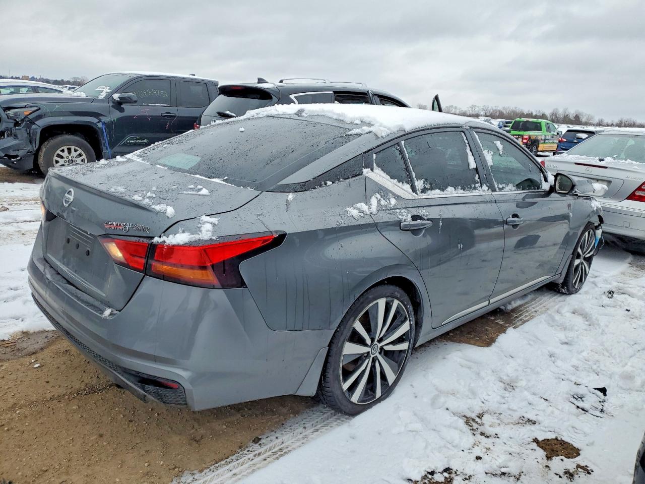 2019 NISSAN ALTIMA SR photo 3
