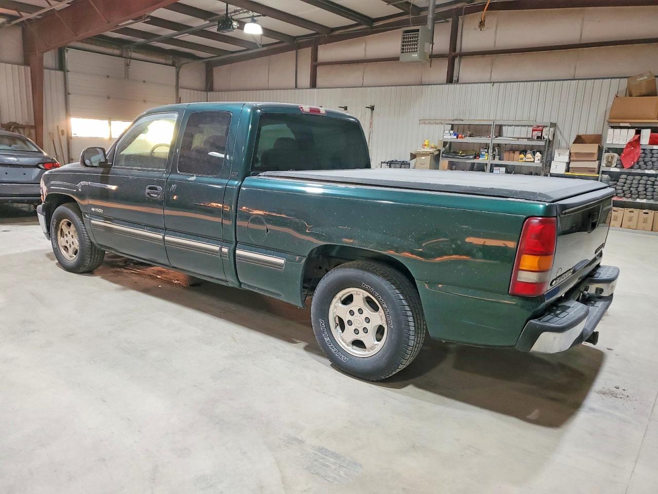2002 CHEVROLET SILVERADO C1500 photo 2