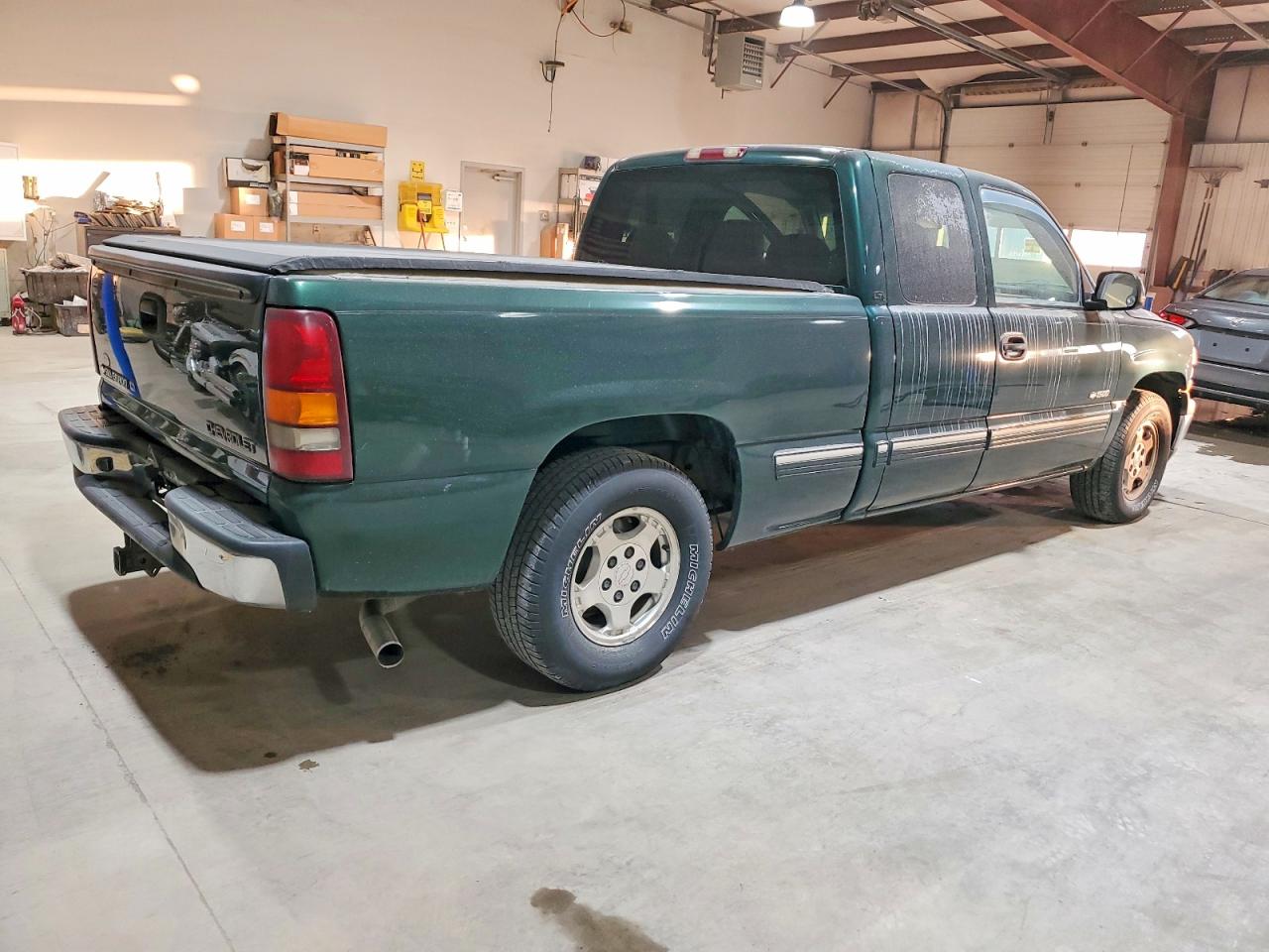 2002 CHEVROLET SILVERADO C1500 photo 3
