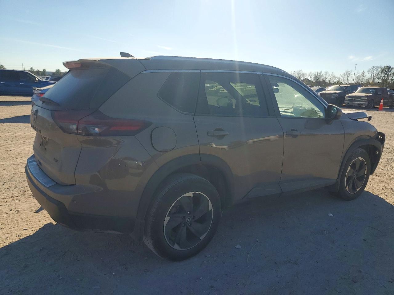 2025 NISSAN ROGUE SV photo 3