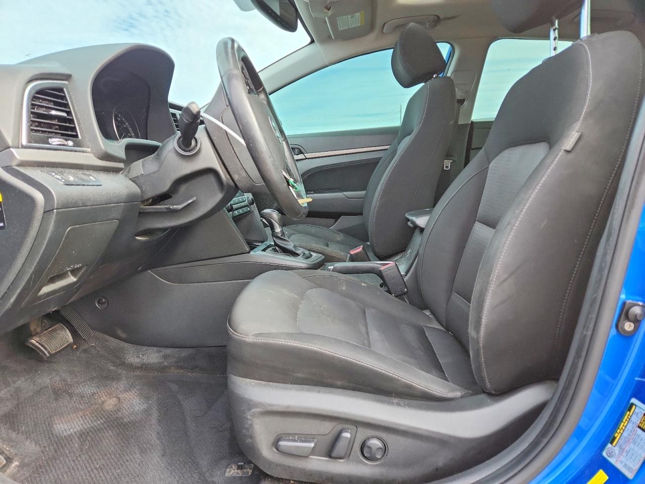 2017 HYUNDAI ELANTRA photo 7