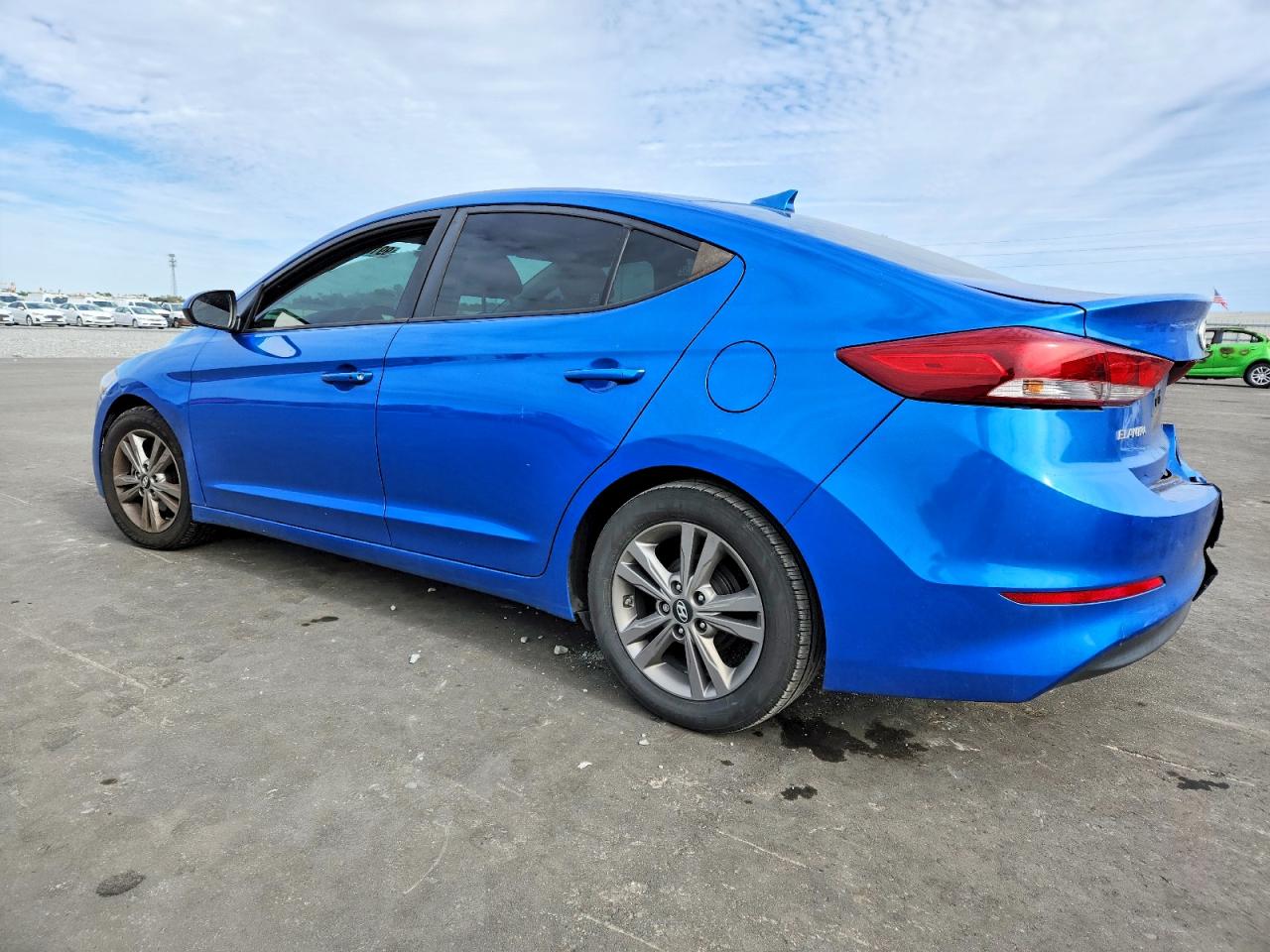 2017 HYUNDAI ELANTRA photo 2