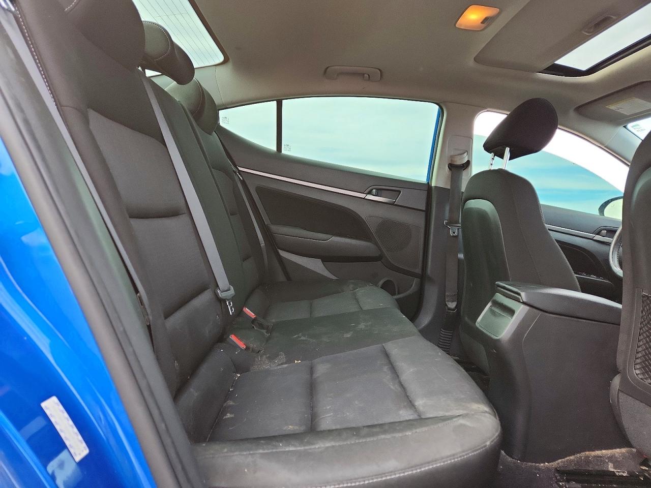 2017 HYUNDAI ELANTRA photo 10