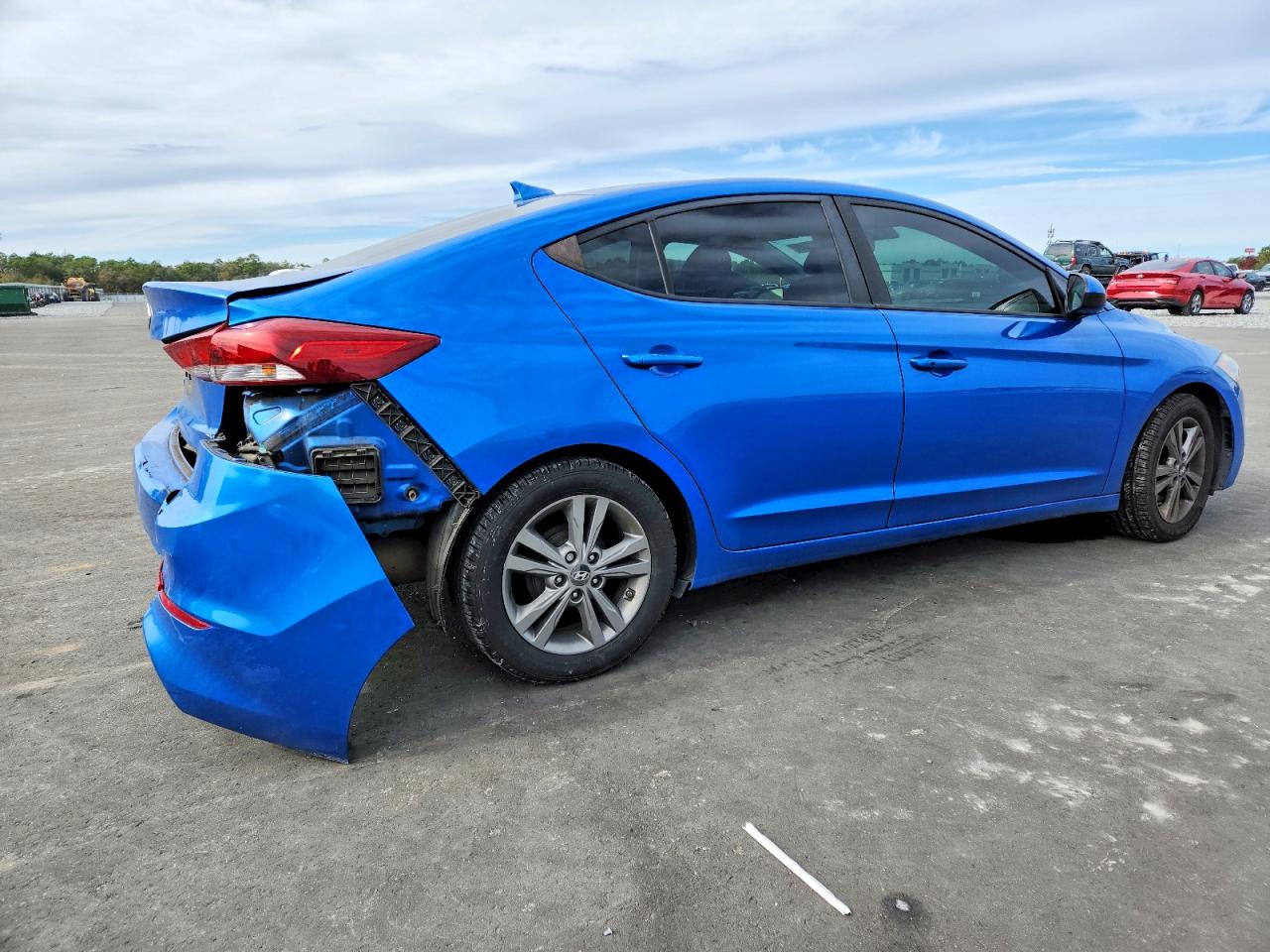 2017 HYUNDAI ELANTRA photo 3