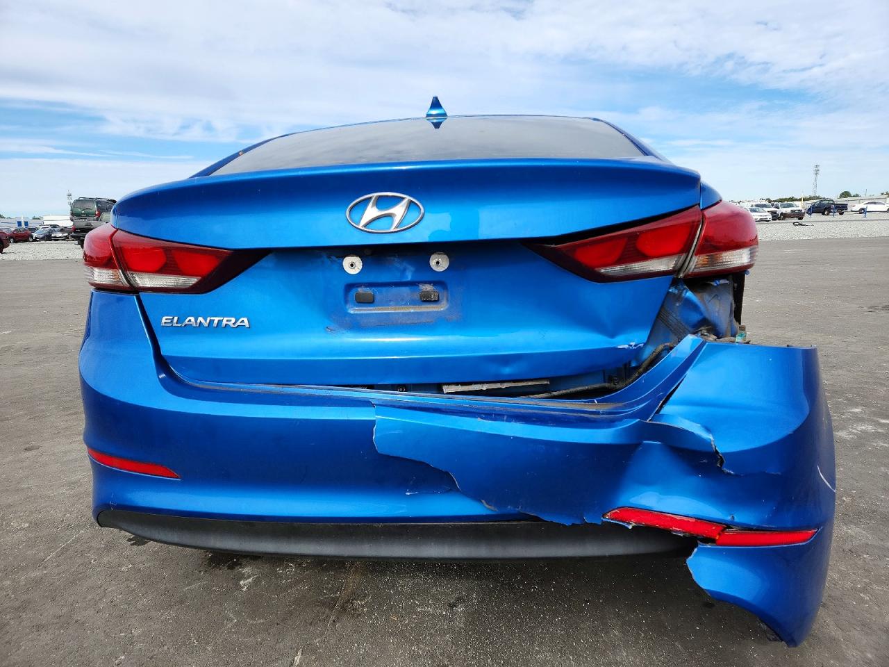 2017 HYUNDAI ELANTRA photo 6