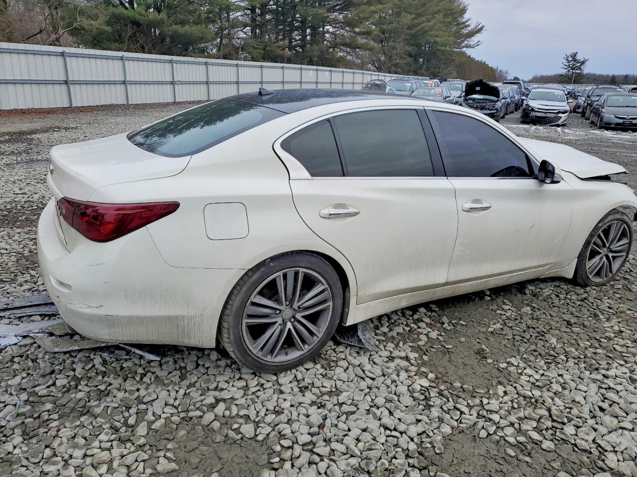 2015 INFINITI Q50 BASE photo 3