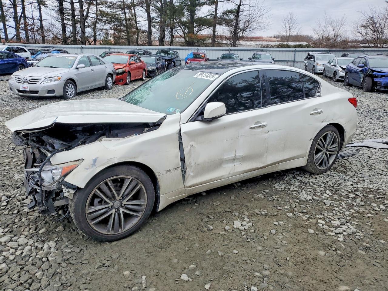 2015 INFINITI Q50