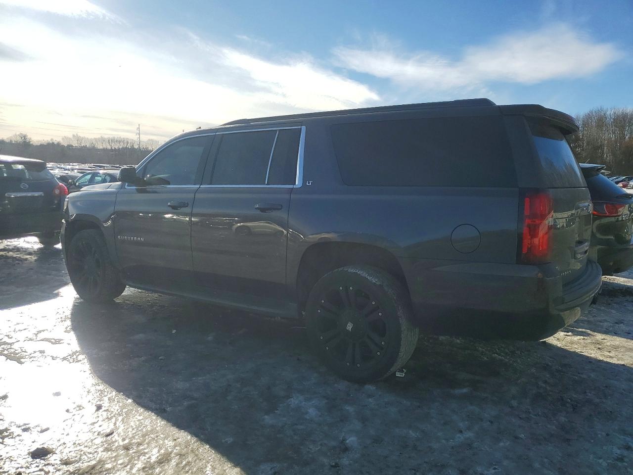 2018 CHEVROLET SUBURBAN C1500 LT photo 2