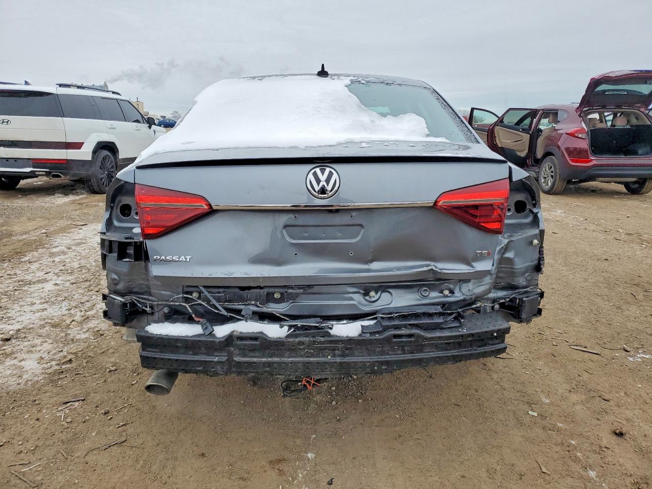 2019 VOLKSWAGEN PASSAT SE R-LINE photo 6
