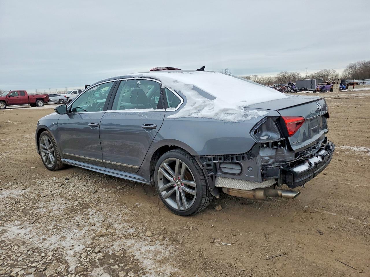 2019 VOLKSWAGEN PASSAT SE R-LINE photo 2
