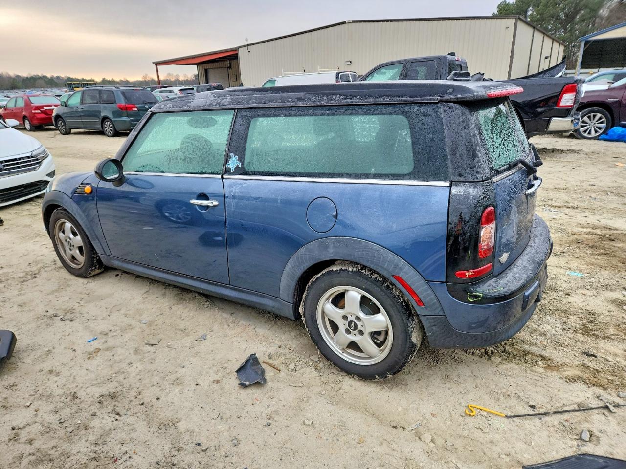 2010 MINI COOPER CLUBMAN photo 2