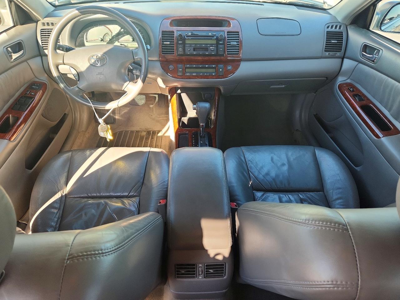 2003 TOYOTA CAMRY XLE V6 photo 8