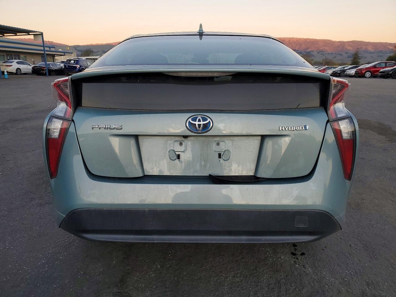 2018 TOYOTA PRIUS photo 6