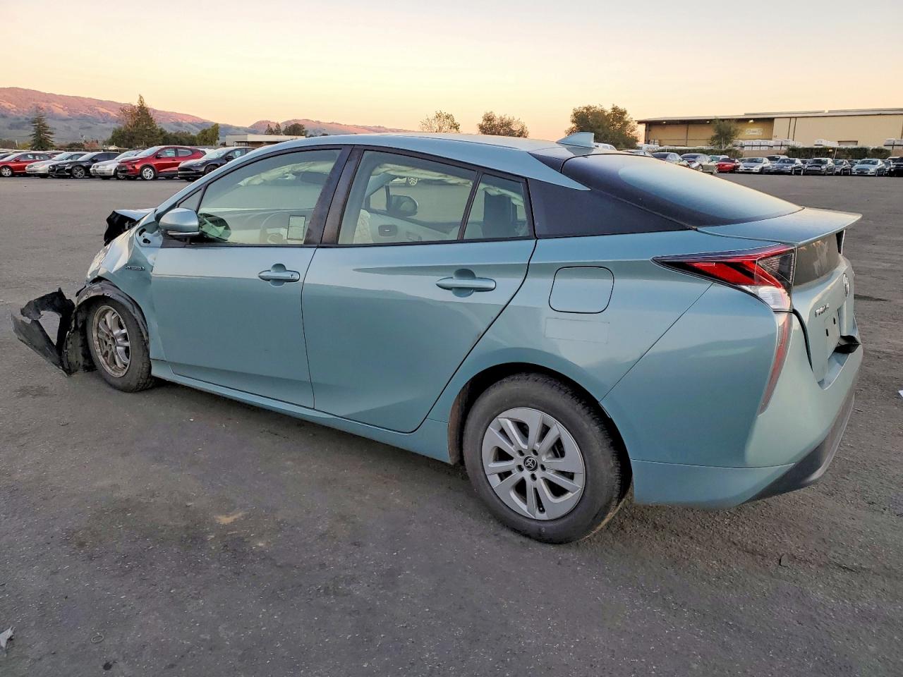2018 TOYOTA PRIUS photo 2