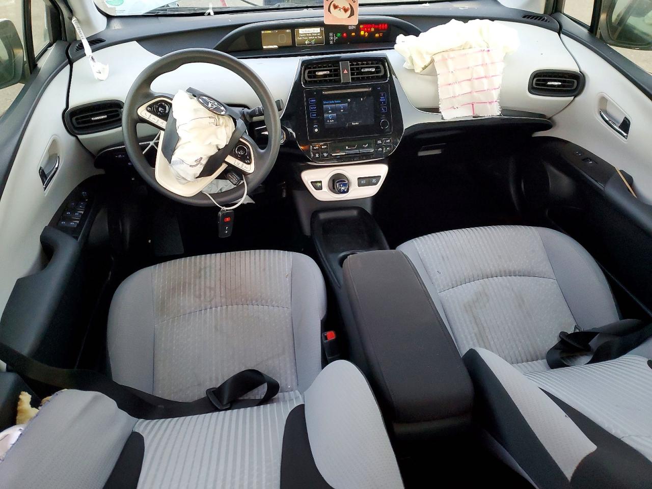 2018 TOYOTA PRIUS photo 8