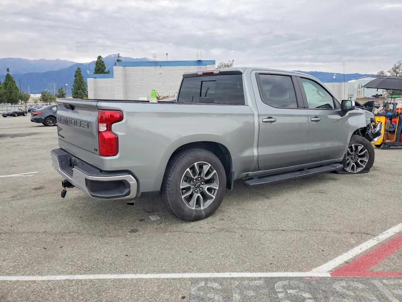 2023 CHEVROLET SILVERADO C1500 LT photo 3