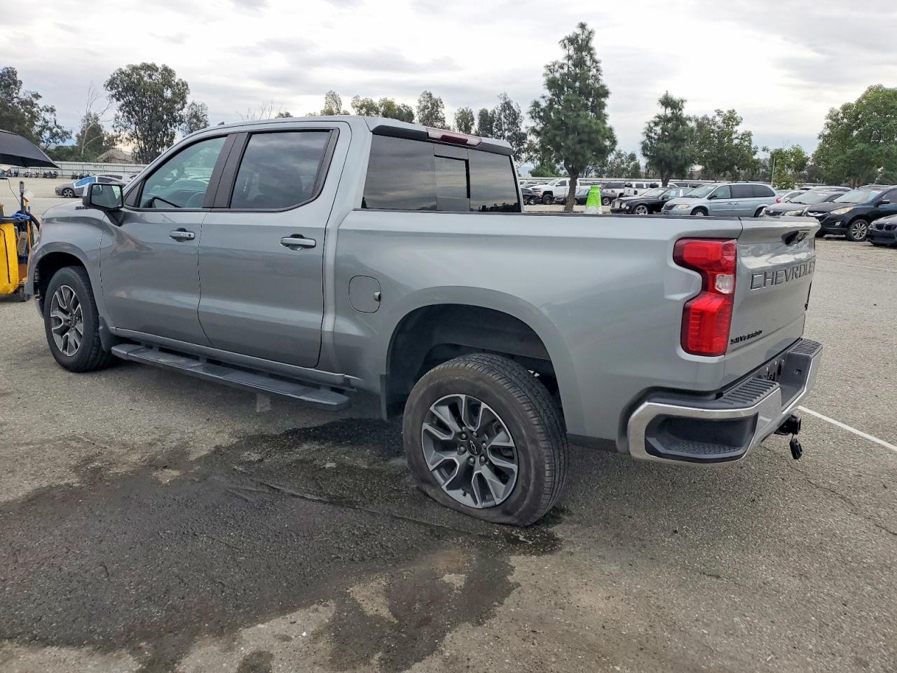 2023 CHEVROLET SILVERADO C1500 LT photo 2