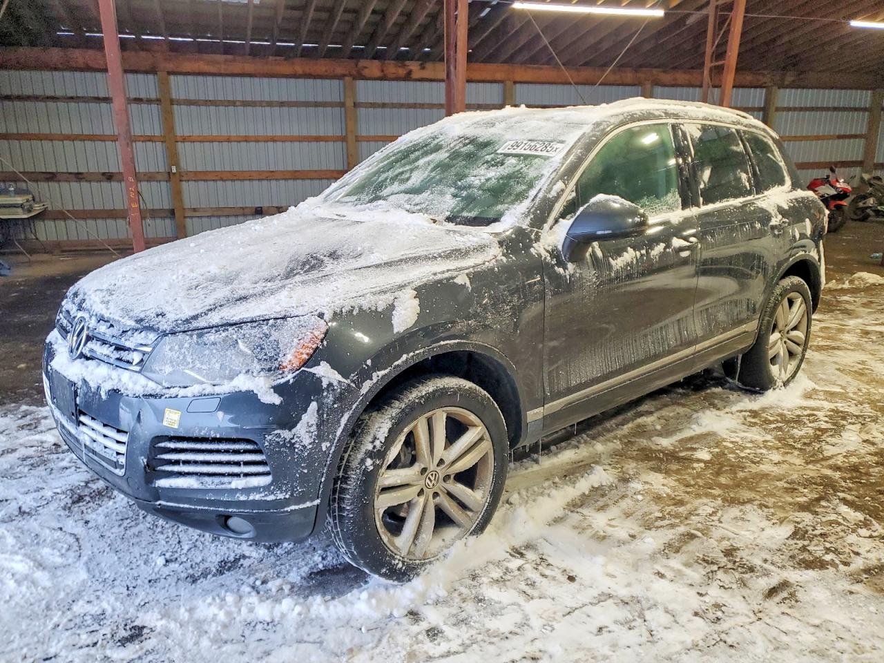 2011 VOLKSWAGEN TOUAREG