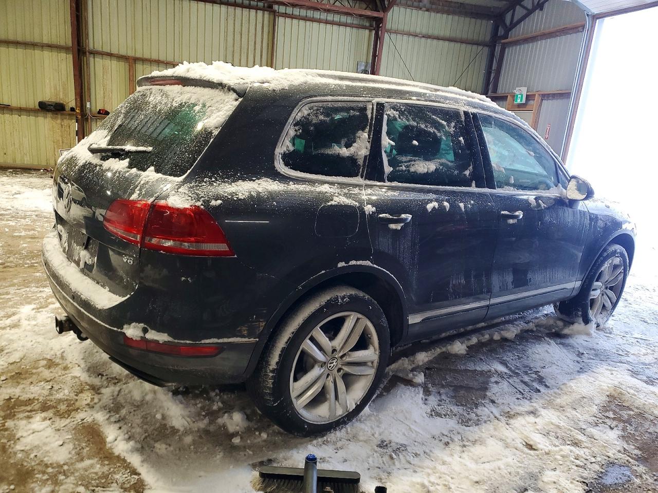 2011 VOLKSWAGEN TOUAREG V6 photo 3